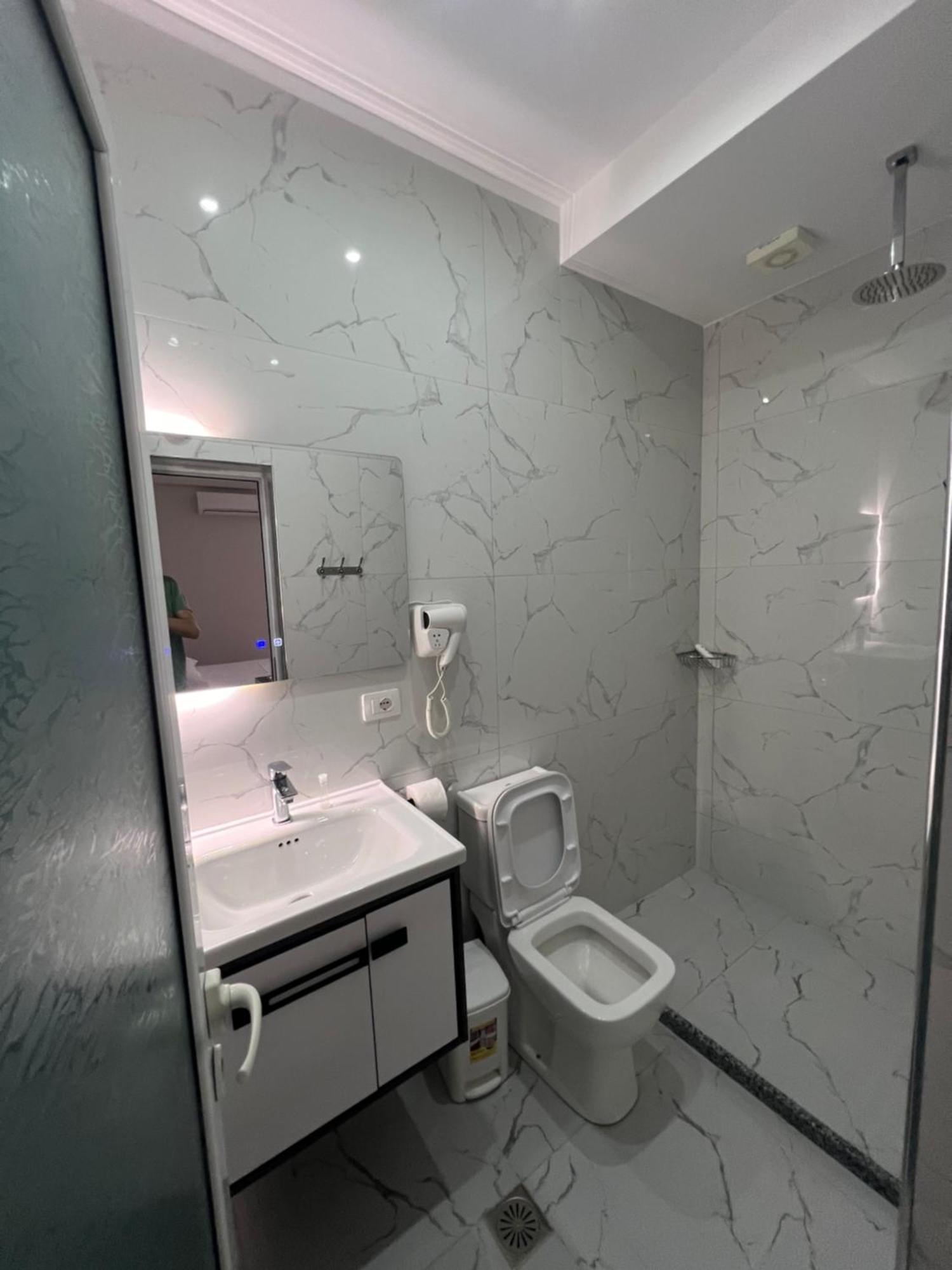Hotel Villa Flowers Влёра Экстерьер фото