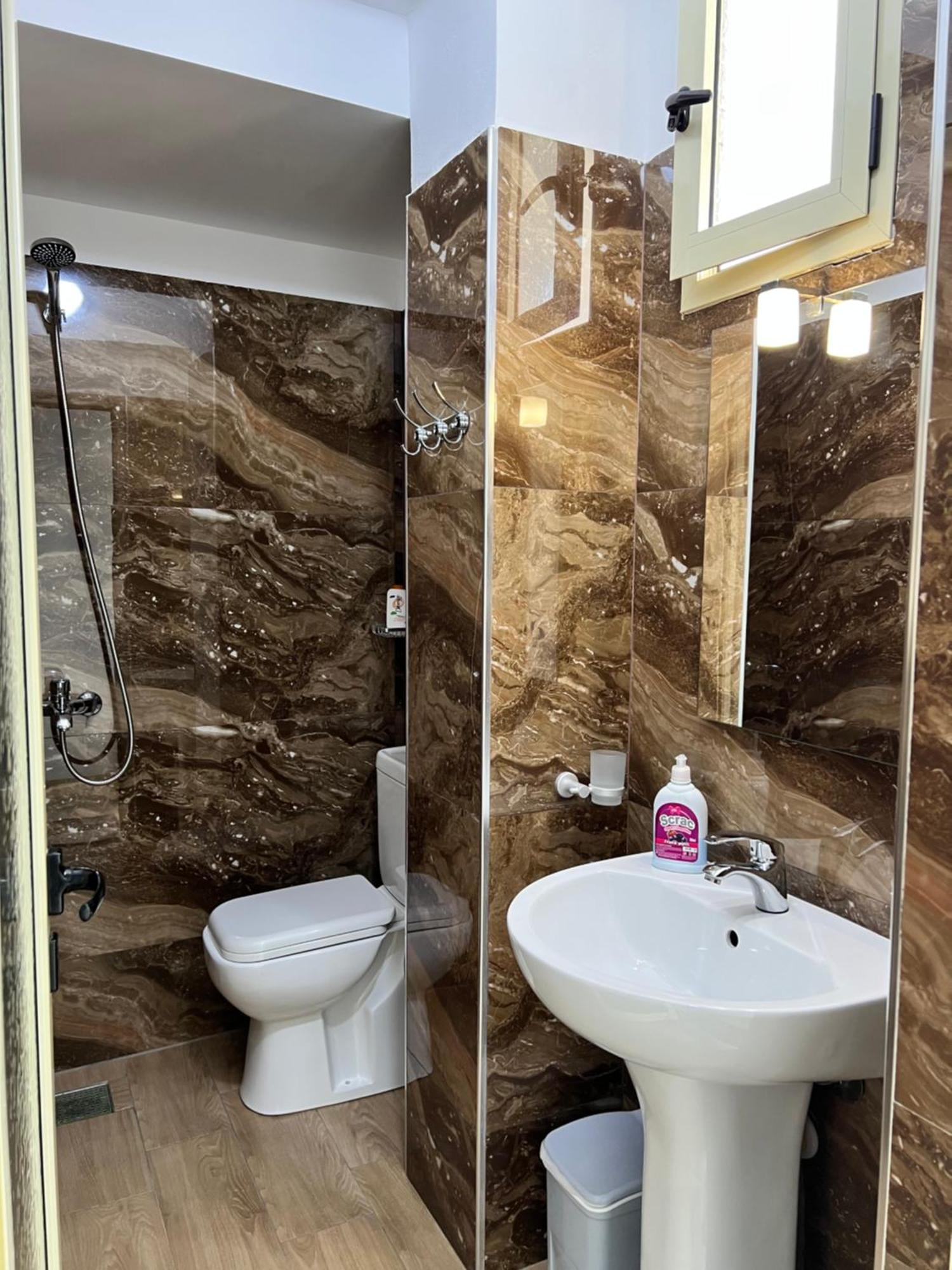 Hotel Villa Flowers Влёра Экстерьер фото